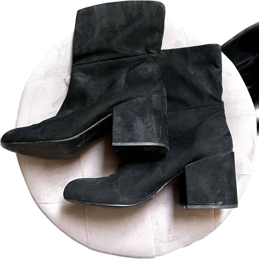 Charles by Charles David - Women Size 11 - black faux suede Boot